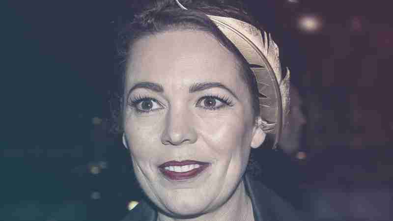 Olivia Colman at Moet BIFA 2014 (cropped), tags: night stagione - CC BY-SA